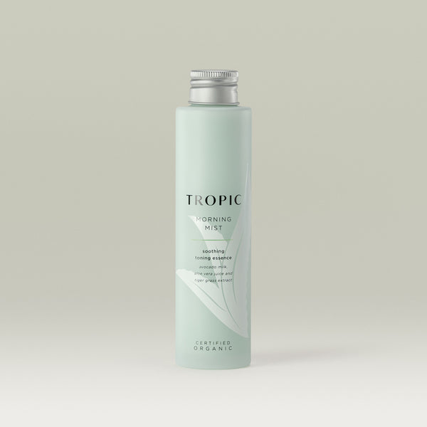 Tropic Morning Mist soothing toning essence refill. Contains avocado milk, aloe vera juice and tiger grass extract. Certified Organic.
Glass light green bottle with aluminium screw top.  Aloe vera plant design features behind black text.