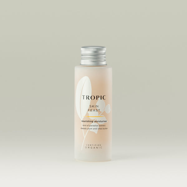 Skin Feast nourishing moisturiser Refill. Contains bird of paradise extract, Kakadu plum extract and Shea Butter.
Certified Organic.
White plastic lid with glass bottle. White leaf design features behind black text. 