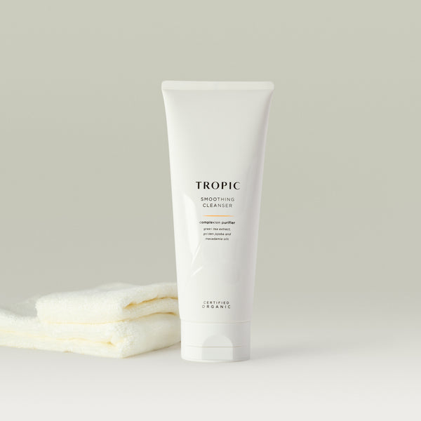 Tropic Smoothing Cleanser complexion purifier 240ml with 2 bamboo face cloths.
Contains green tea extract, golden jojoba and macadamia oils. Certified Organic. White squeeze tube with white lid. Leaf design features behind black text. 