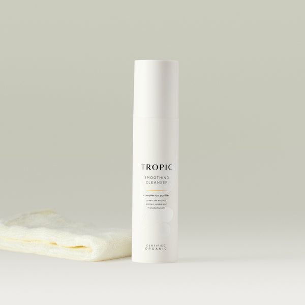 Tropic Smoothing Cleanser complexion purifier 120ml with bamboo face cloth.
Contains green tea extract, golden jojoba and macadamia oils. Certified Organic. White tube with white lid. Leaf design features behind black text. 